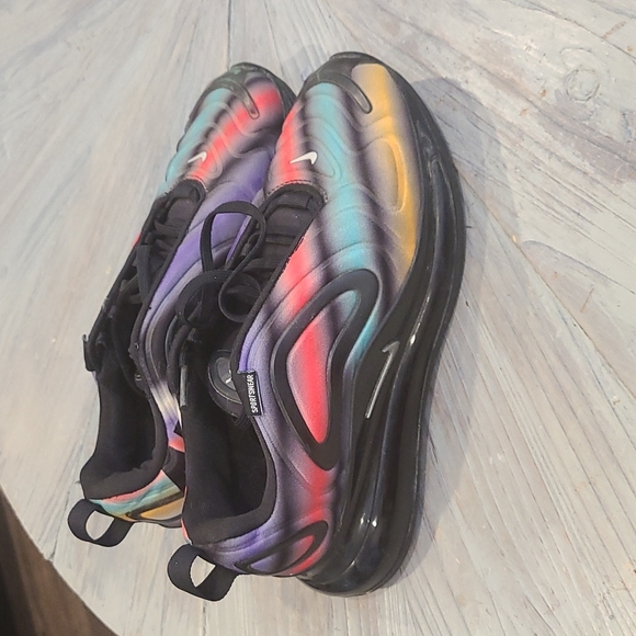 NIKE AIR MAX 720 (GS) Athletic Shoes  Metallic - Picture 2 of 12